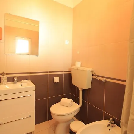 Shine & Garden With Pool By Homing Apartmán *